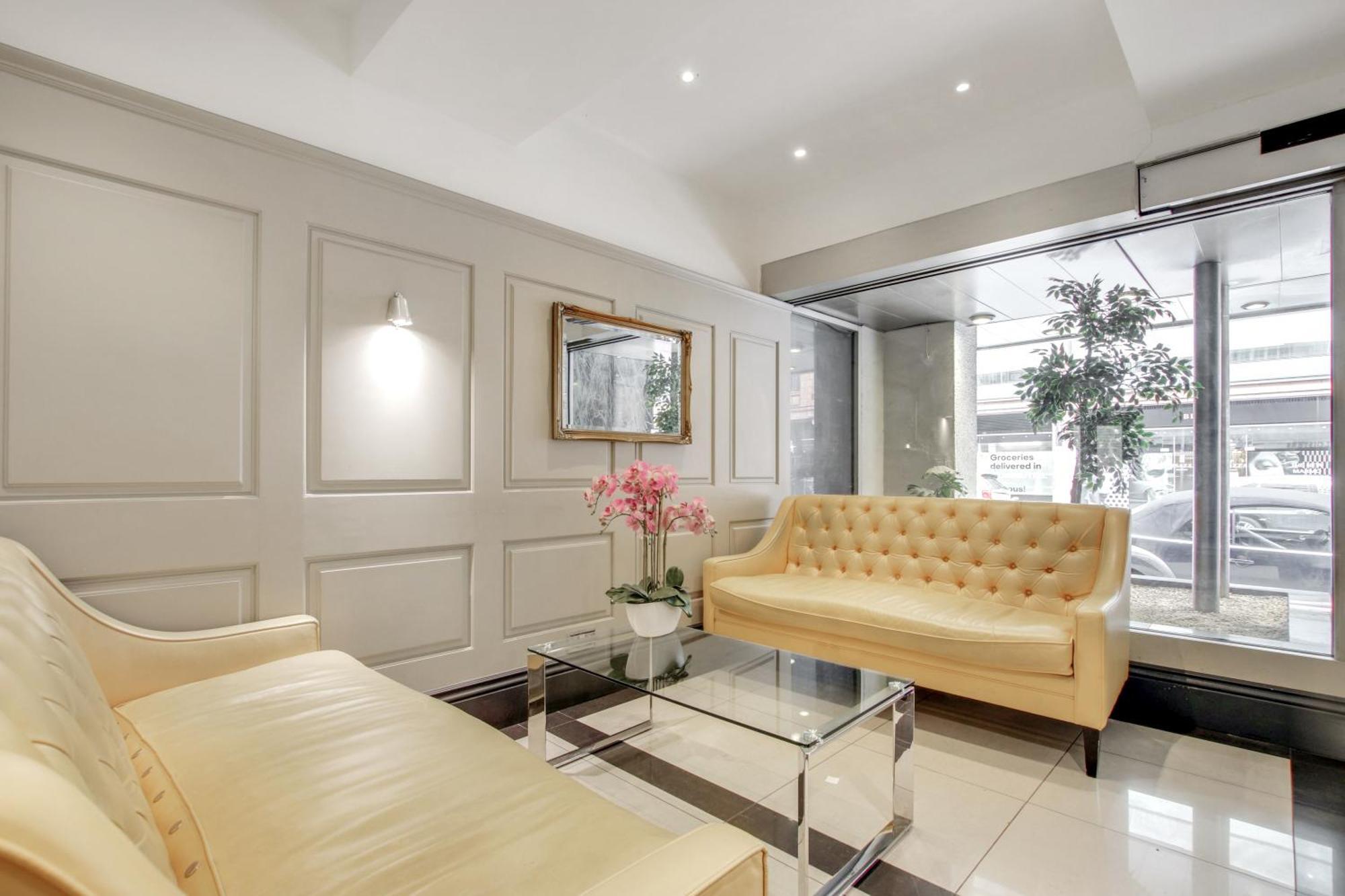 Elegant Apartment In Chelsea Лондон Екстериор снимка