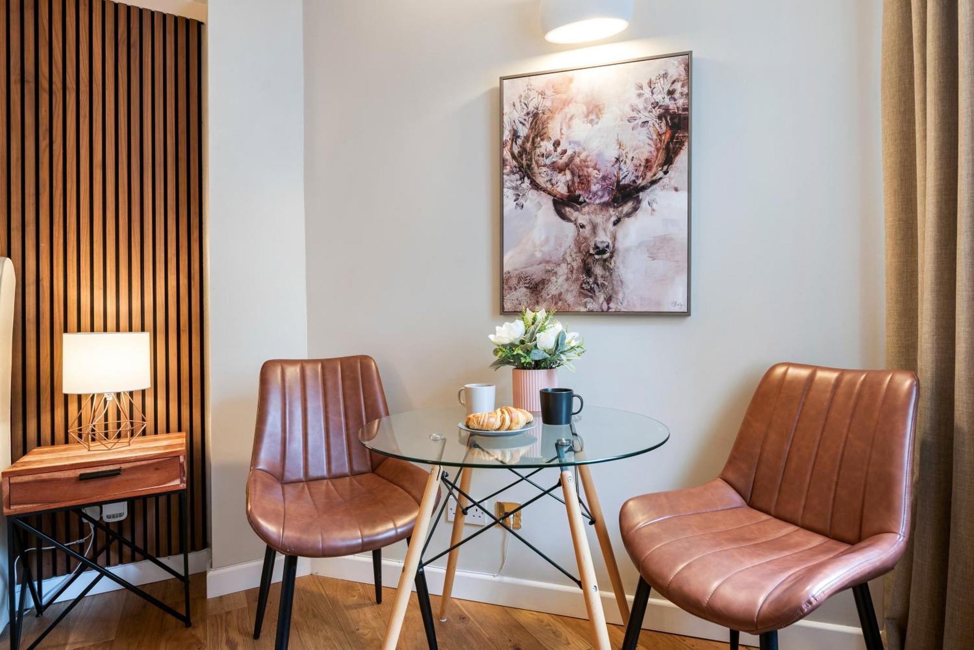 Elegant Apartment In Chelsea Лондон Екстериор снимка