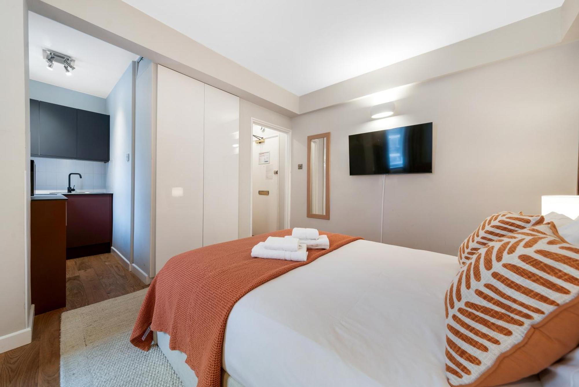 Elegant Apartment In Chelsea Лондон Екстериор снимка